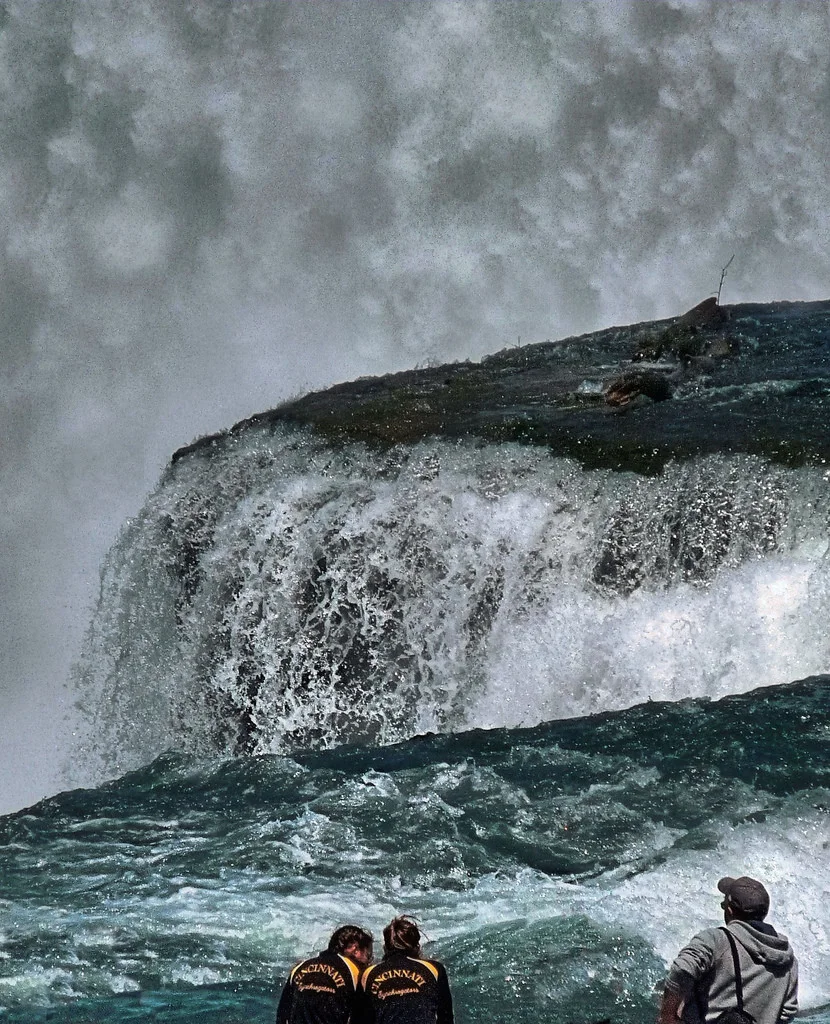 Cincinnati Swim team at Niagara Falls