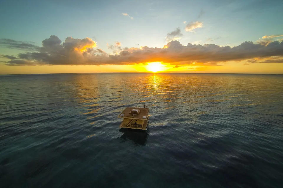Beach Manta Resorts Sunset