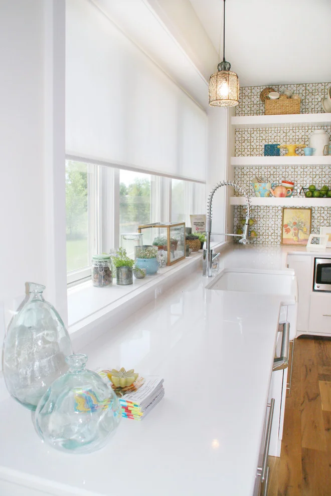 Reverse Rolled Light Filtering Roller Blind For Kitchen