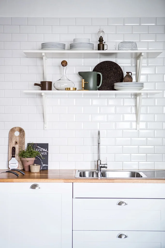 Little white rack in kitchen