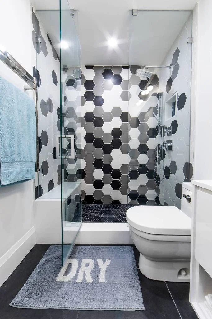 black and white bathroom decoration