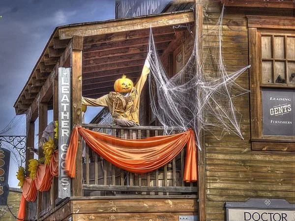 halloween balcony decorating ideas