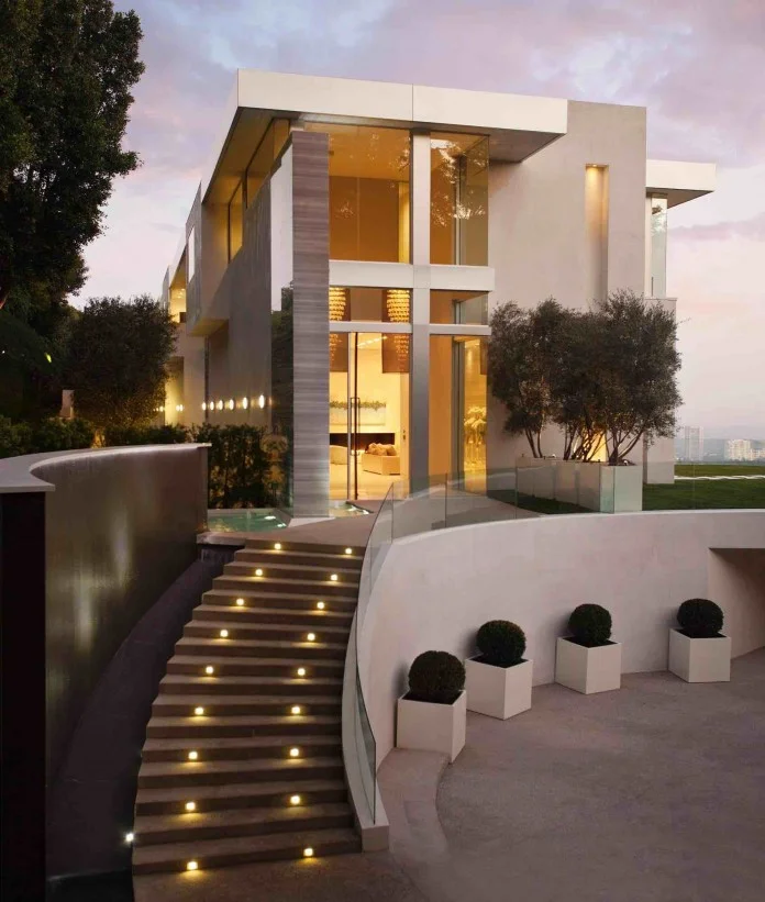 Entrance Stairs With Lighting