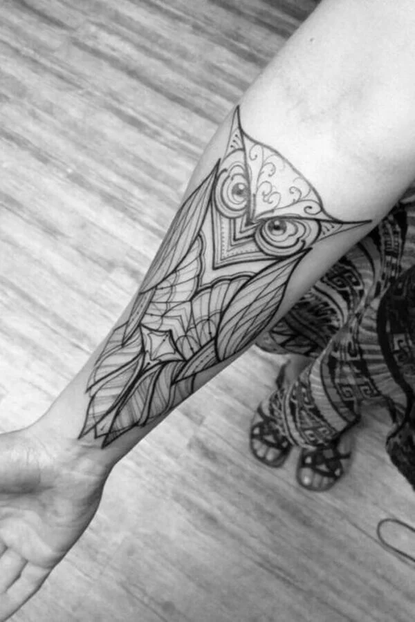 Owl lines in Shape Geometric Tattoo