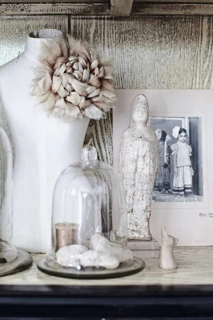 shelf decoration artistic