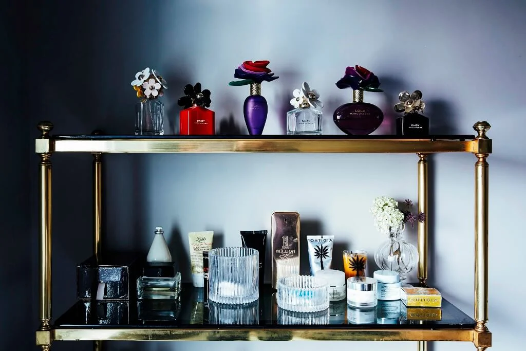 bathroom modern shelf decor