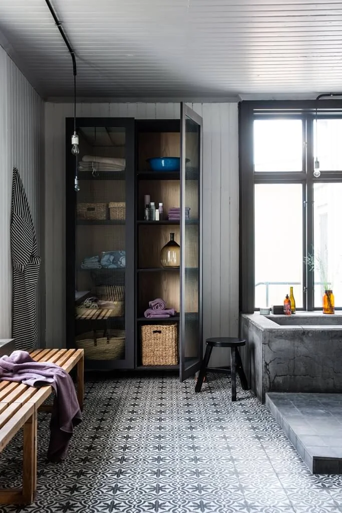 patterned bathroom tiles
