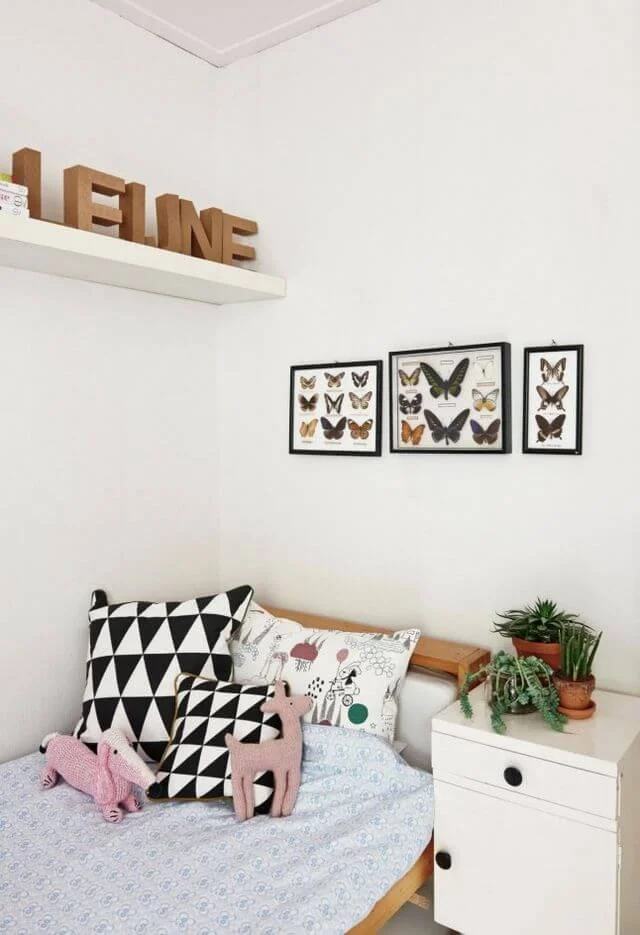 triangular patterned pillow