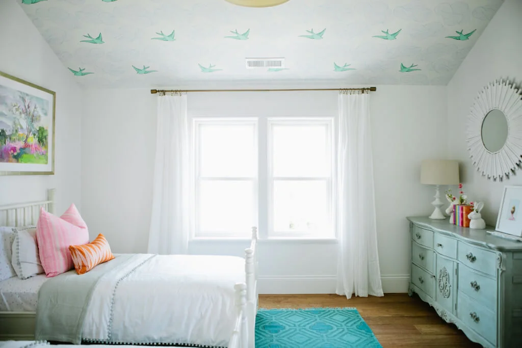 white and blue room decor