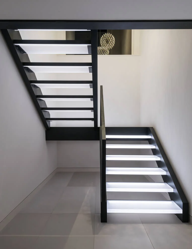 Fully Illuminated Tread With No Risers