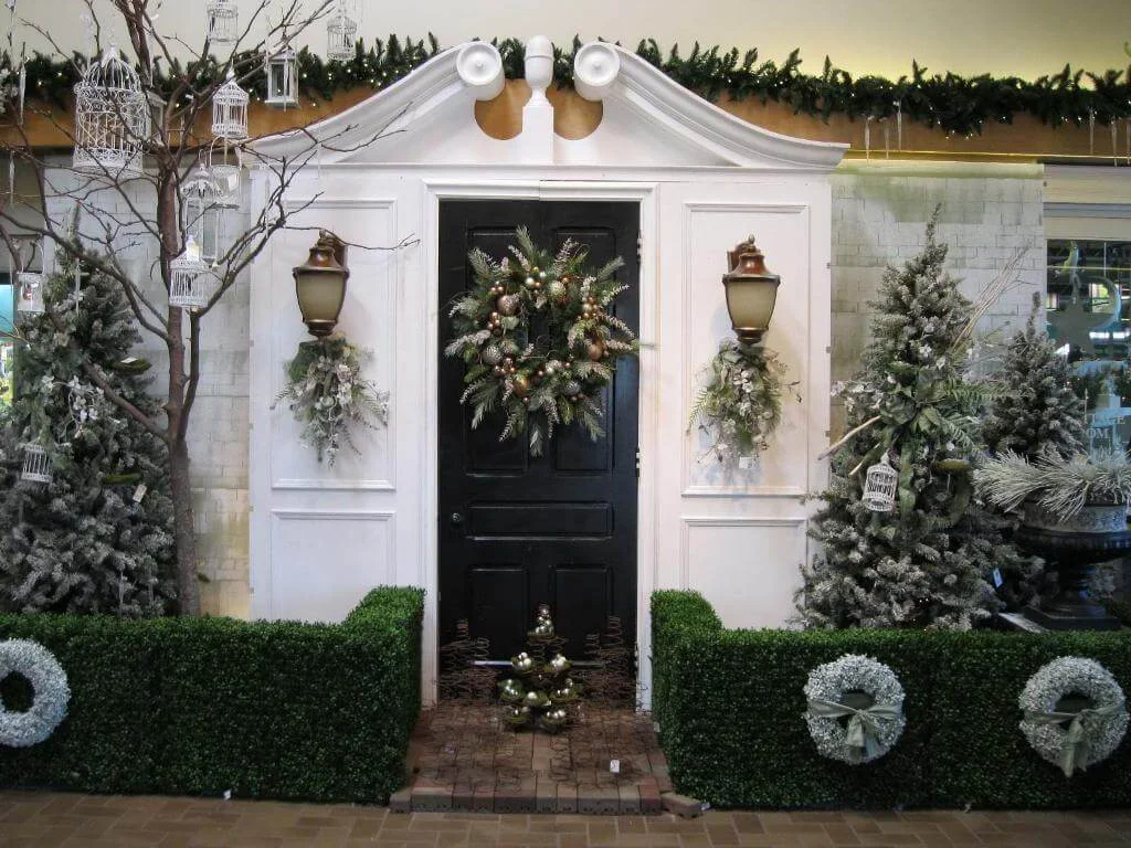Elegant Garage Door Christmas Decor