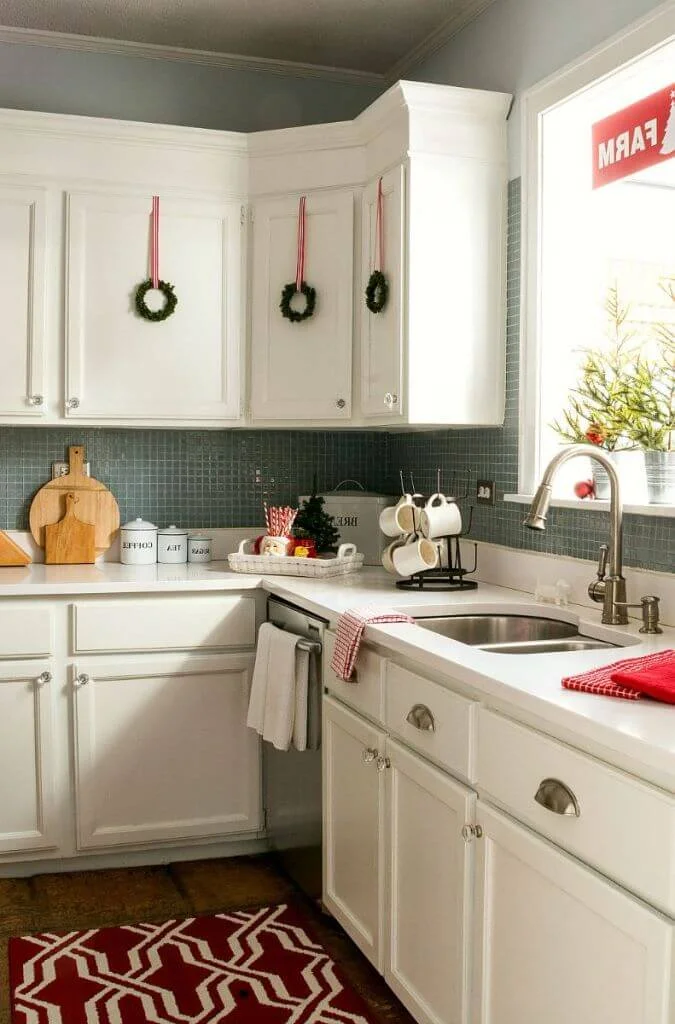 Simple Christmas Kitchen Decor