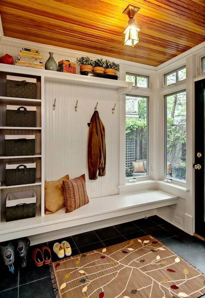 Corner Beachstyle Mudroom