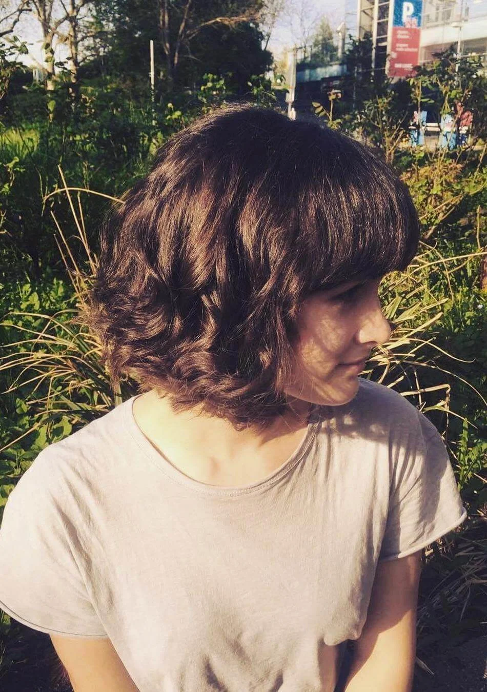 Voluminous Curls with a Pinch of Highlights - Cute Bob Hairstyles