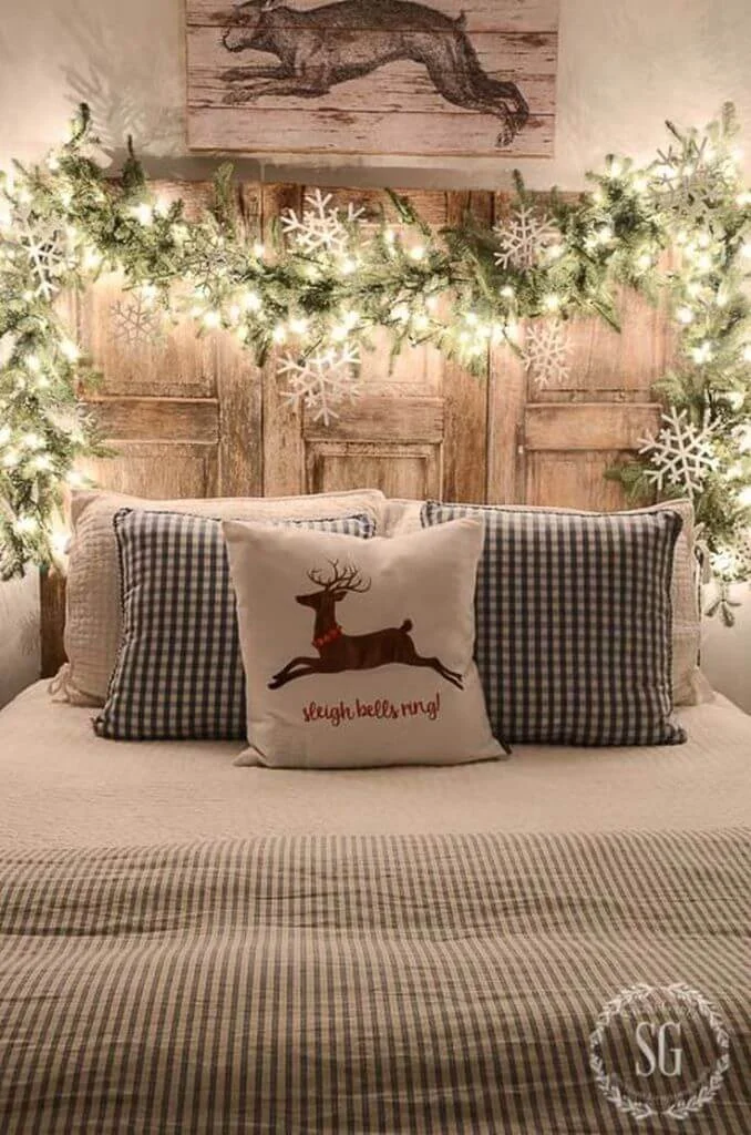 Elegant Bedroom Christmas Garland Decoration