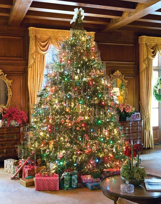 Old Fashioned Ornaments Christmas Tree