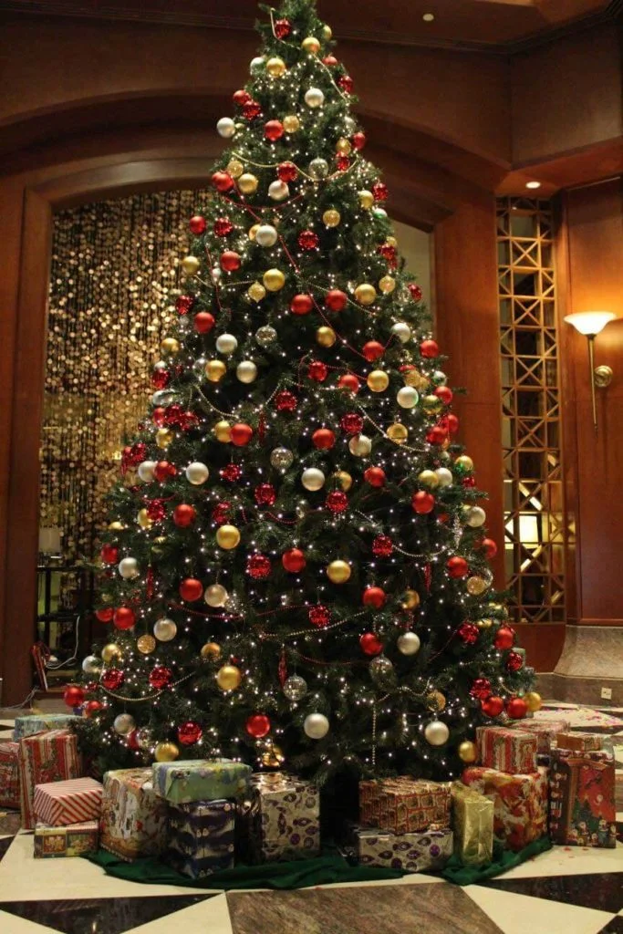 Traditional Christmas Balls Tree Decoration