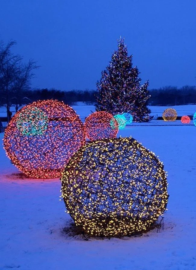 DIY Christmas Lights Wire Balls