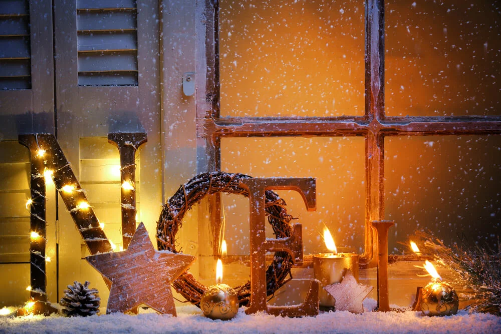 Glamorous Outdoor Window Decor