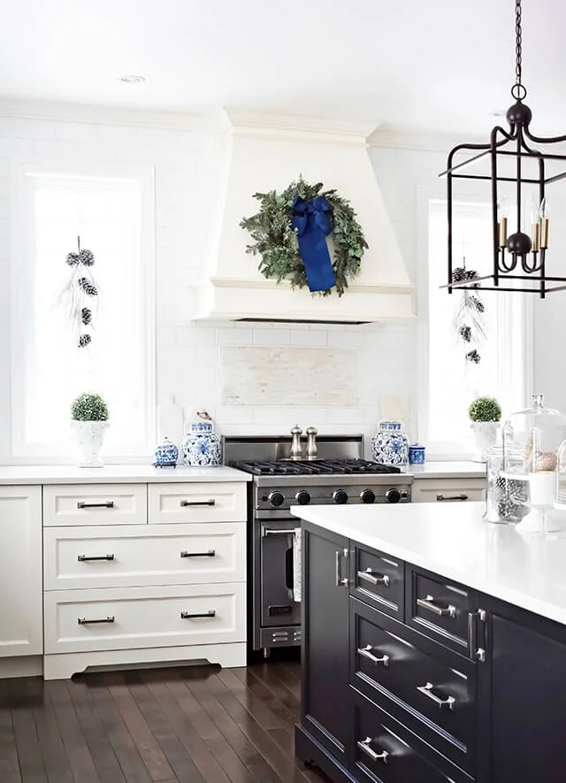 Minimalist Christmas Kitchen Decor