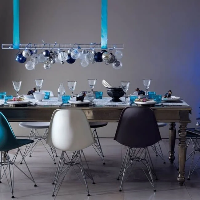 Unique DIY Christmas Chandelier Decoration
