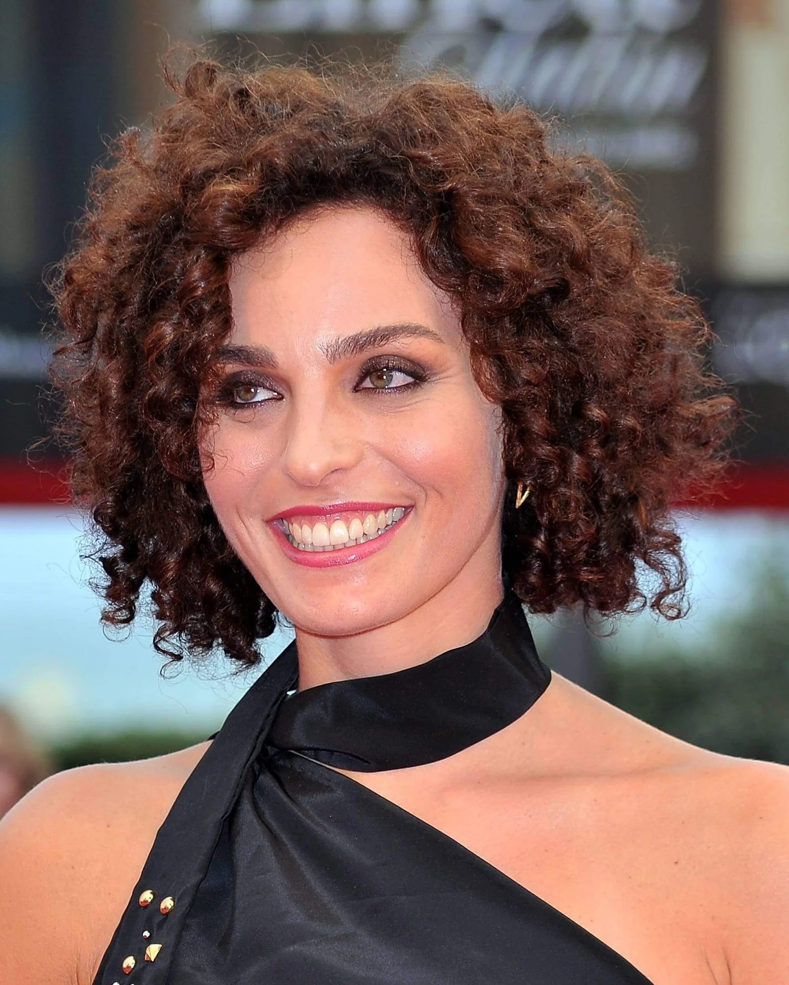 Curly Hairstyles For Round Faces