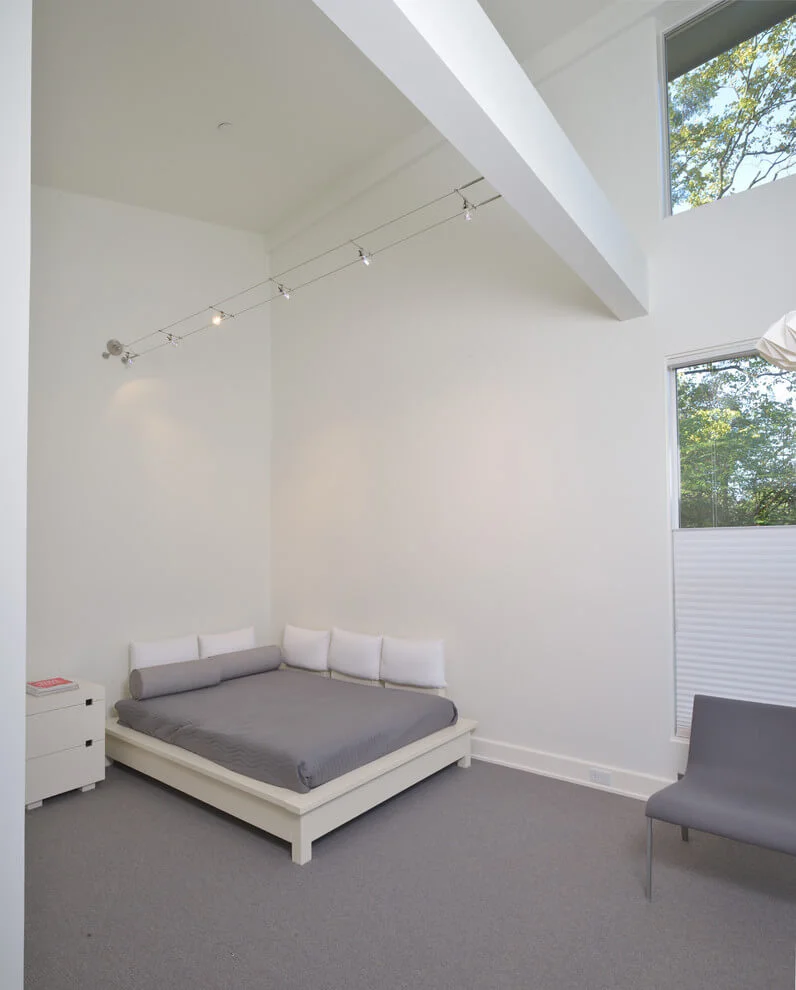 Simple Layout Modern Bedroom Design