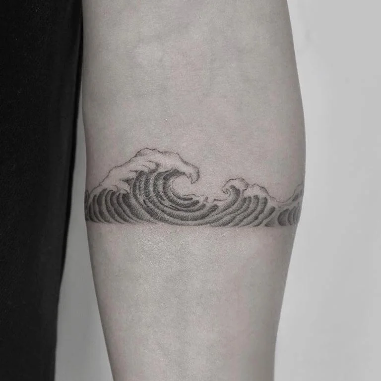 Dotwork Waves Armband Design