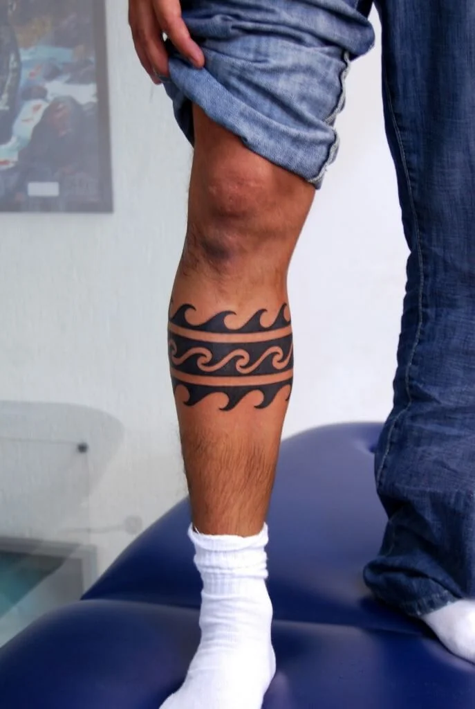 Wave Pattern Leg Band Design
