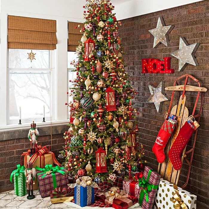 Christmas Tree With Lanterns Decoration