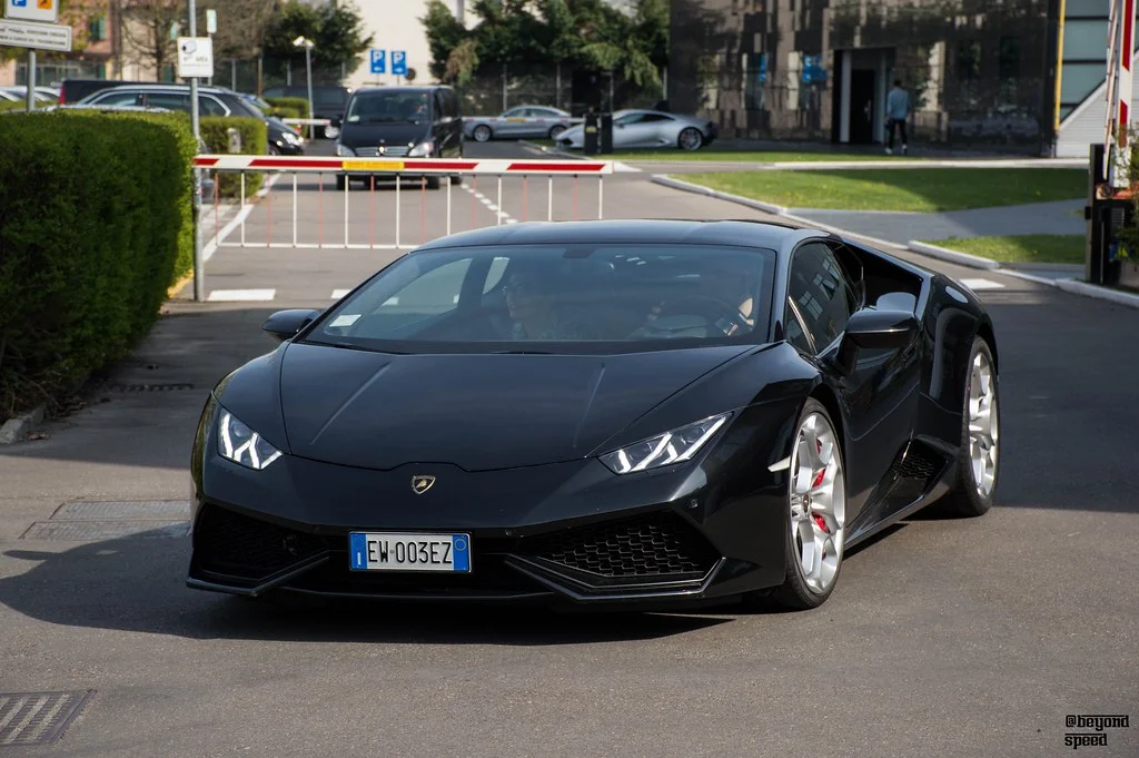 Save Time While Renting Luxury Cars 1