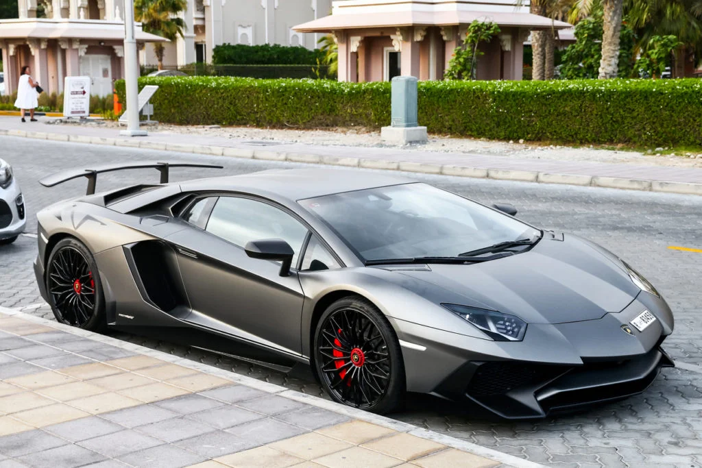 Save Time While Renting Luxury Cars 2
